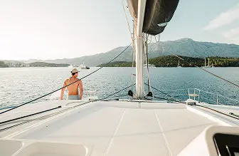 Sailing boat icon